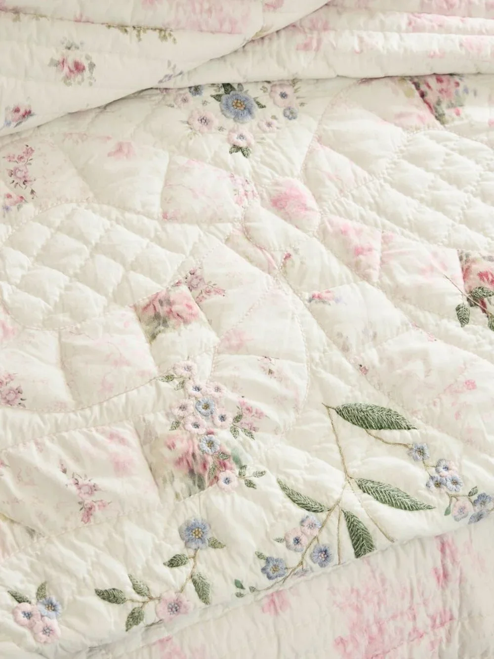 LoveShackFancy x Pottery Barn NWT Floral Bow Patchwork Embroidered Quilt Queen